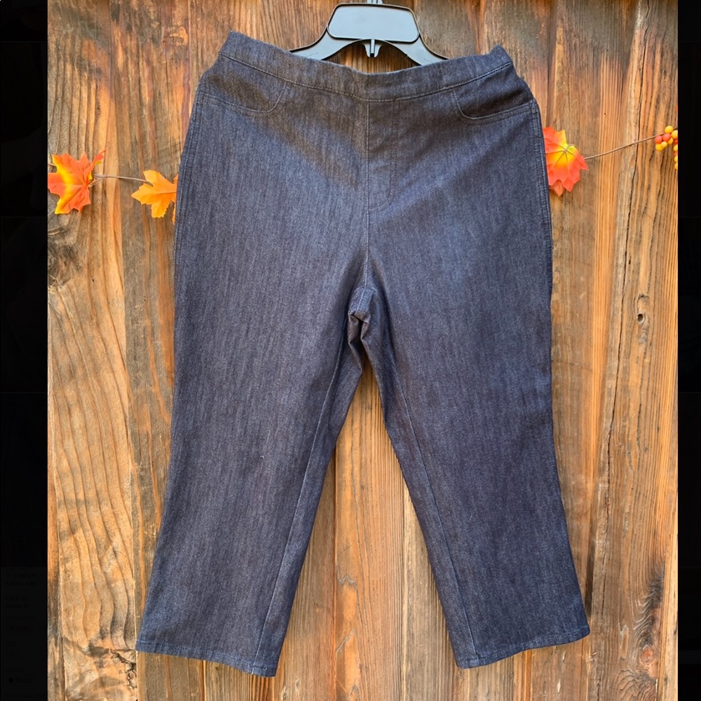 Isaac Mizrahi Live denim Pull on ankle pants. (B)